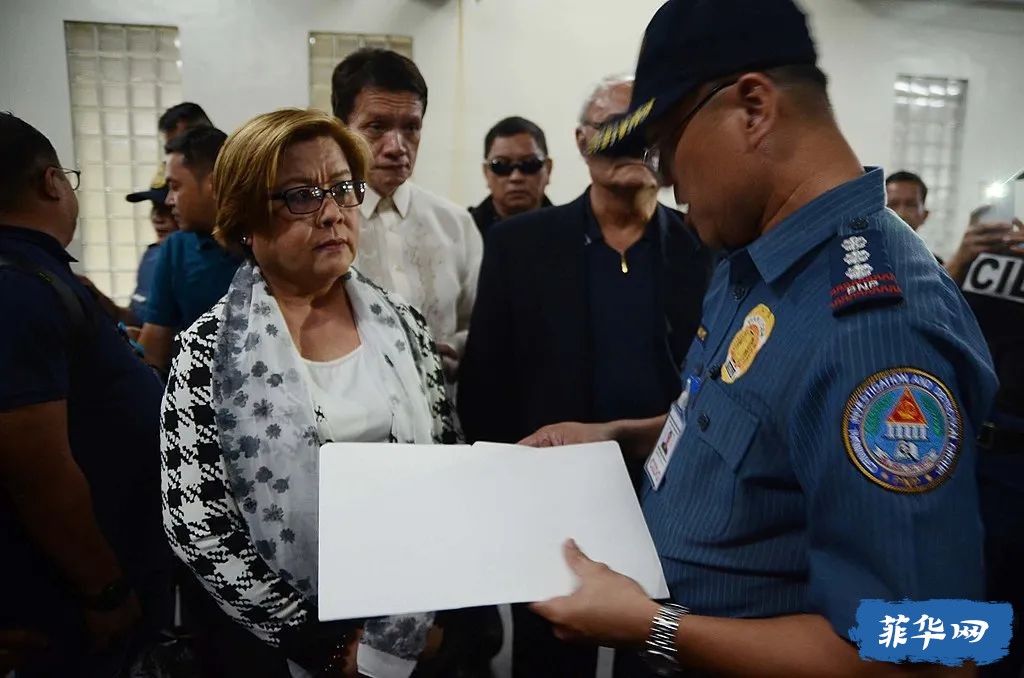 是罪有应得，还是沉冤待雪？菲律宾司法和人权委员会主席莱拉·德·利马究竟有没有和她的司机偷情，小编也不知道w6.jpg