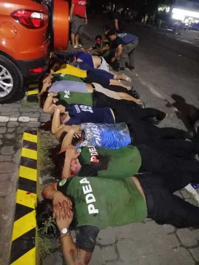 菲律宾牛逼！一个设套买毒，一个设套卖毒，菲国警和菲缉毒署火拼，致2死23伤 ...