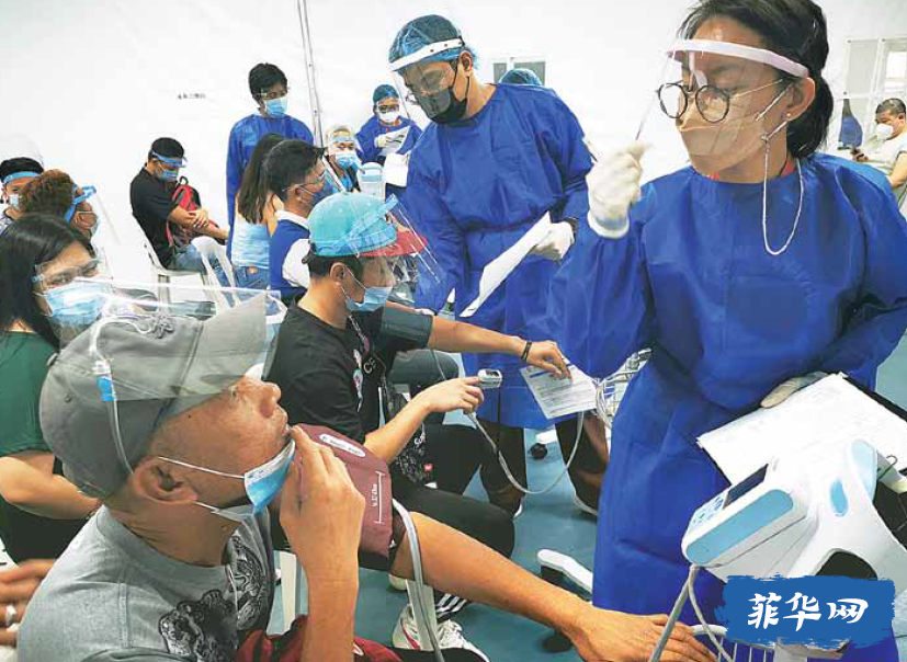 大马尼拉日增确诊上万例，华人疫苗接种点工作繁忙w1.jpg