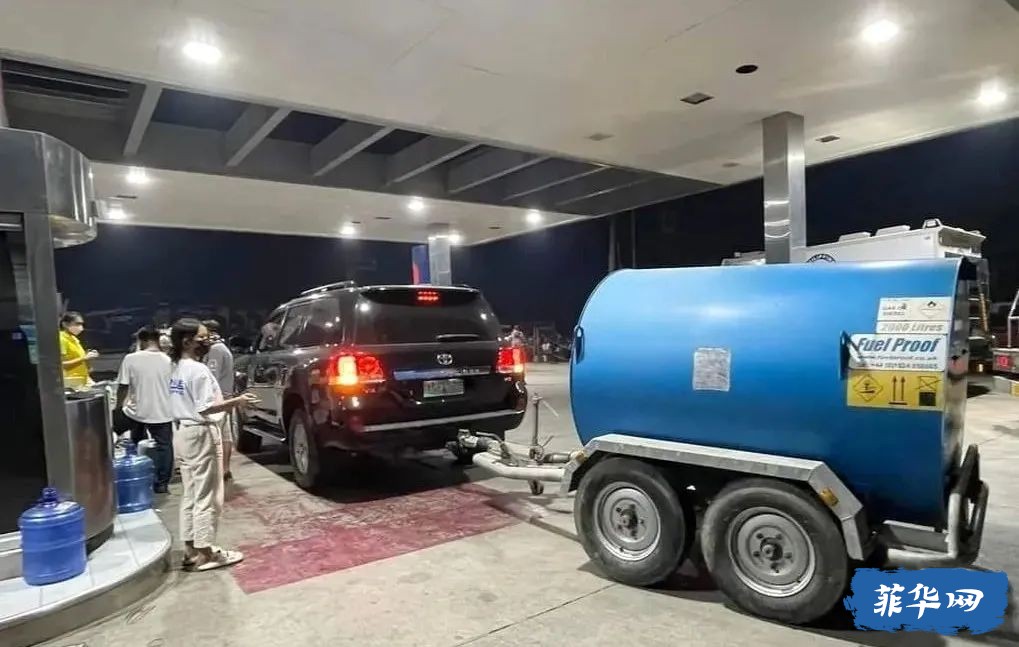 菲律宾油价下周还要狂涨！竟有人拖着油罐车去囤油了！w11.jpg