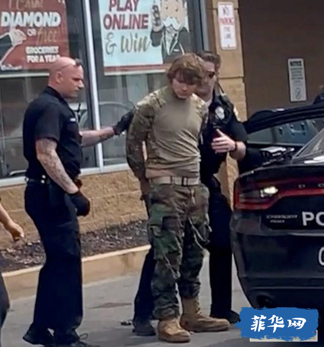 美国水牛城超市发生枪击至少10死3伤w6.jpg