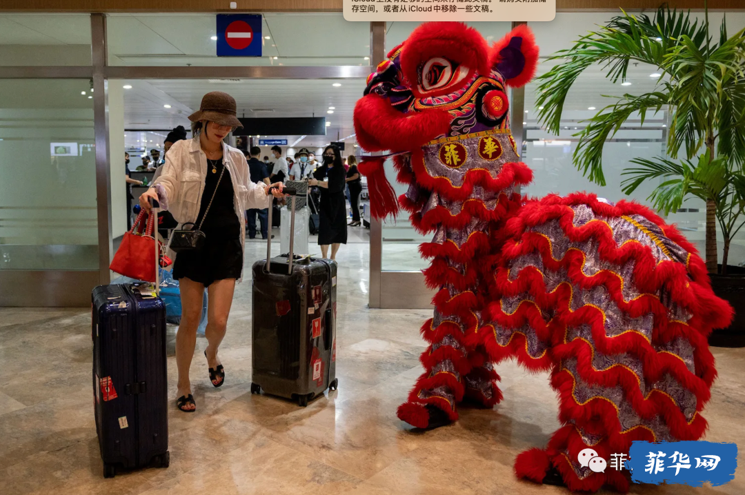 终于等到你！菲旅游部长、中国驻菲大使亲往机场「接机」，菲大力欢迎中国旅客，力求2023接待游客回到疫情前水平w1.jpg