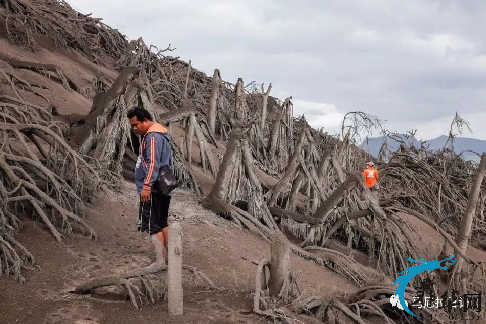 震撼记录：塔尔火山爆发后塔尔岛上死气沉沉，一片废墟！w13.jpg