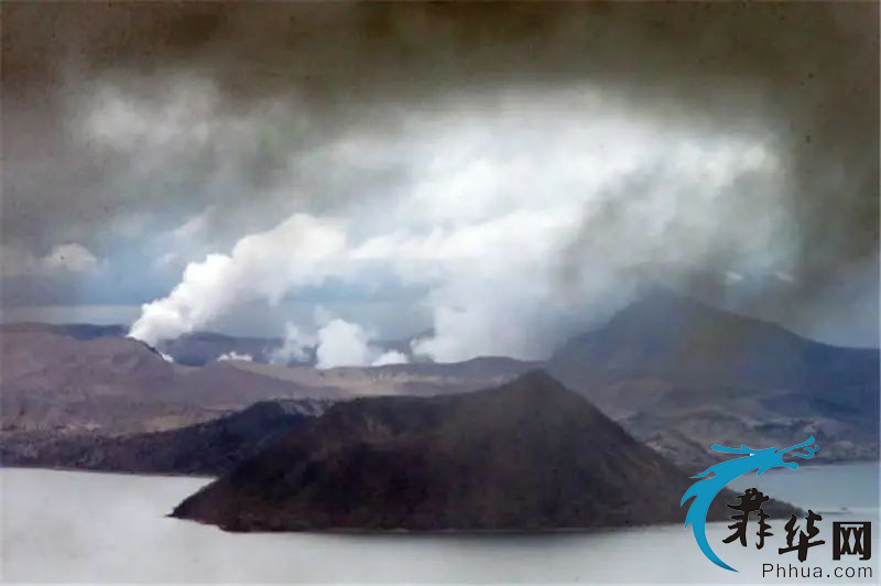 塔尔火山近期共记录6次火山地震以及弱蒸汽w6.jpg