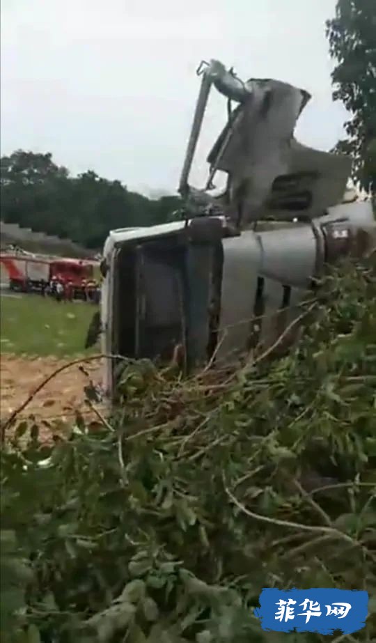 菲律宾空军直升机在薄荷岛水域坠毁1死3伤w10.jpg