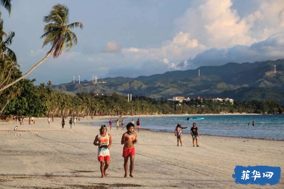 菲律宾长滩岛15万游客中仅有48人来自中国w1.jpg