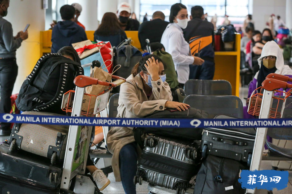 因菲律宾尼诺阿基诺国际机场排长队，不少乘客错过了航班！w10.jpg