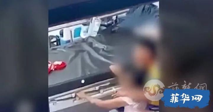 菲律宾怡郎市两女子公园拉扯打架 | 某医院突发人质劫持事件 嫌犯疑患有抑郁症w10.jpg