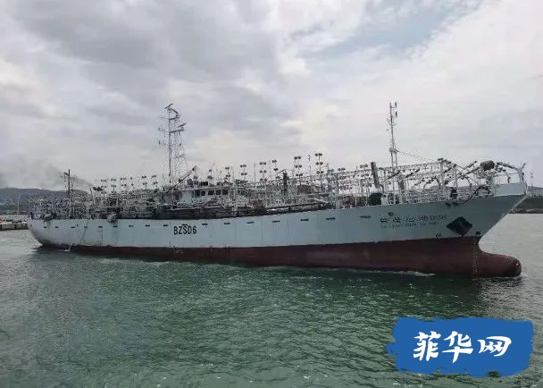中国远洋渔船在印度洋中部海域倾覆39人失联当中17人为中国籍5人为菲律宾籍w2.jpg