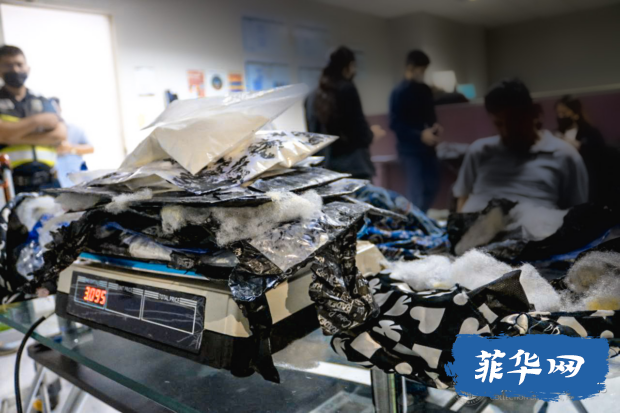 ​菲律宾警方在一乘客行李中查获价值 1650 万的可卡因w4.jpg