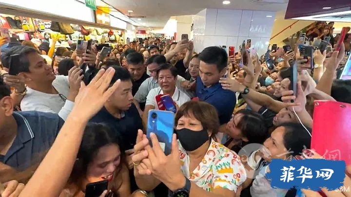 菲律宾总统突访新加坡商场遭"围攻"|小马: 应抱有远大梦想w9.jpg
