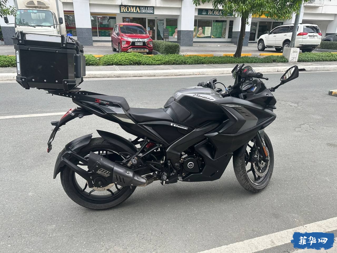 出售2022款Kawasaki rouser 200rs摩托车