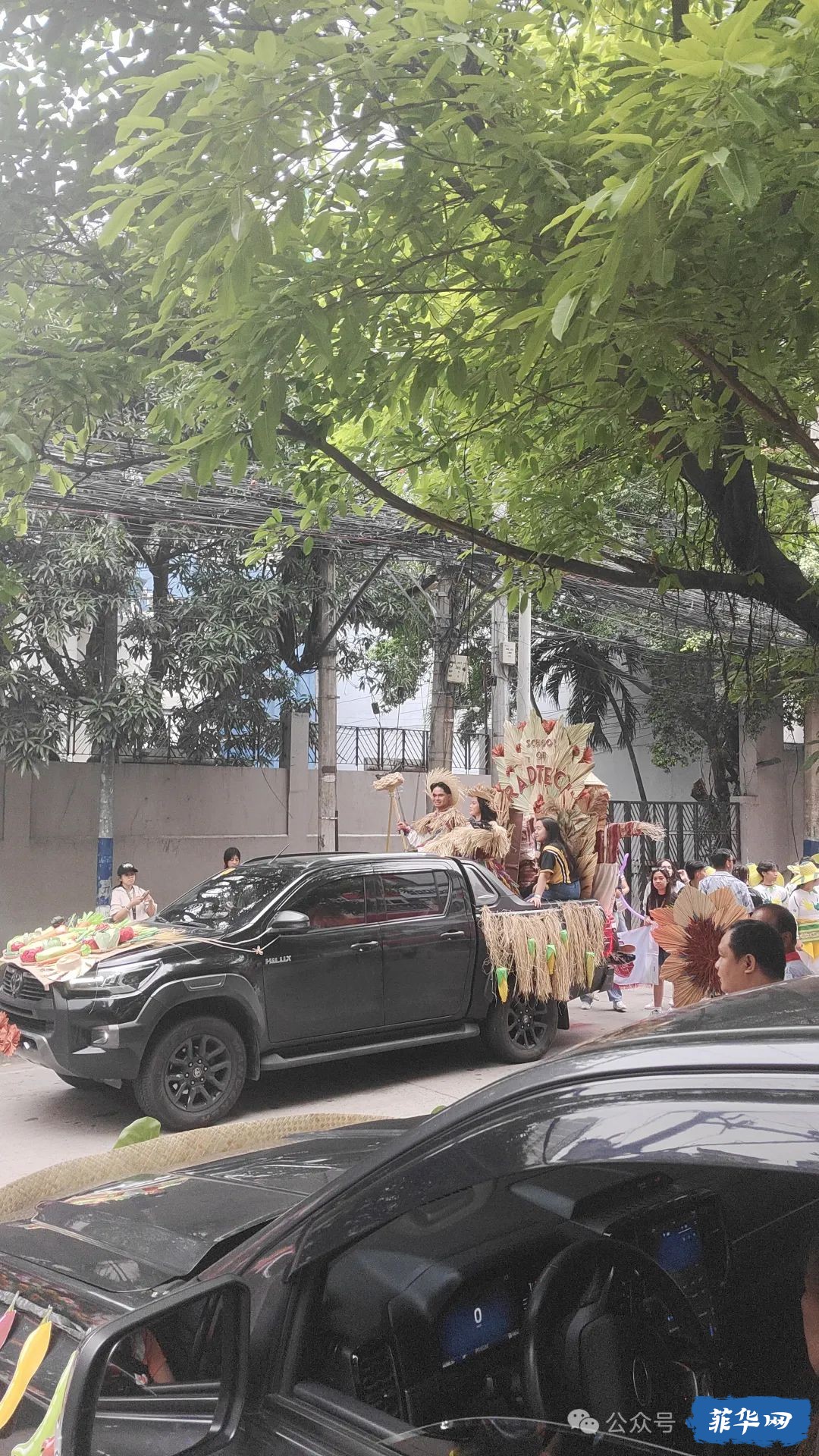 中国留学生看傻眼的菲律宾校庆w6.jpg
