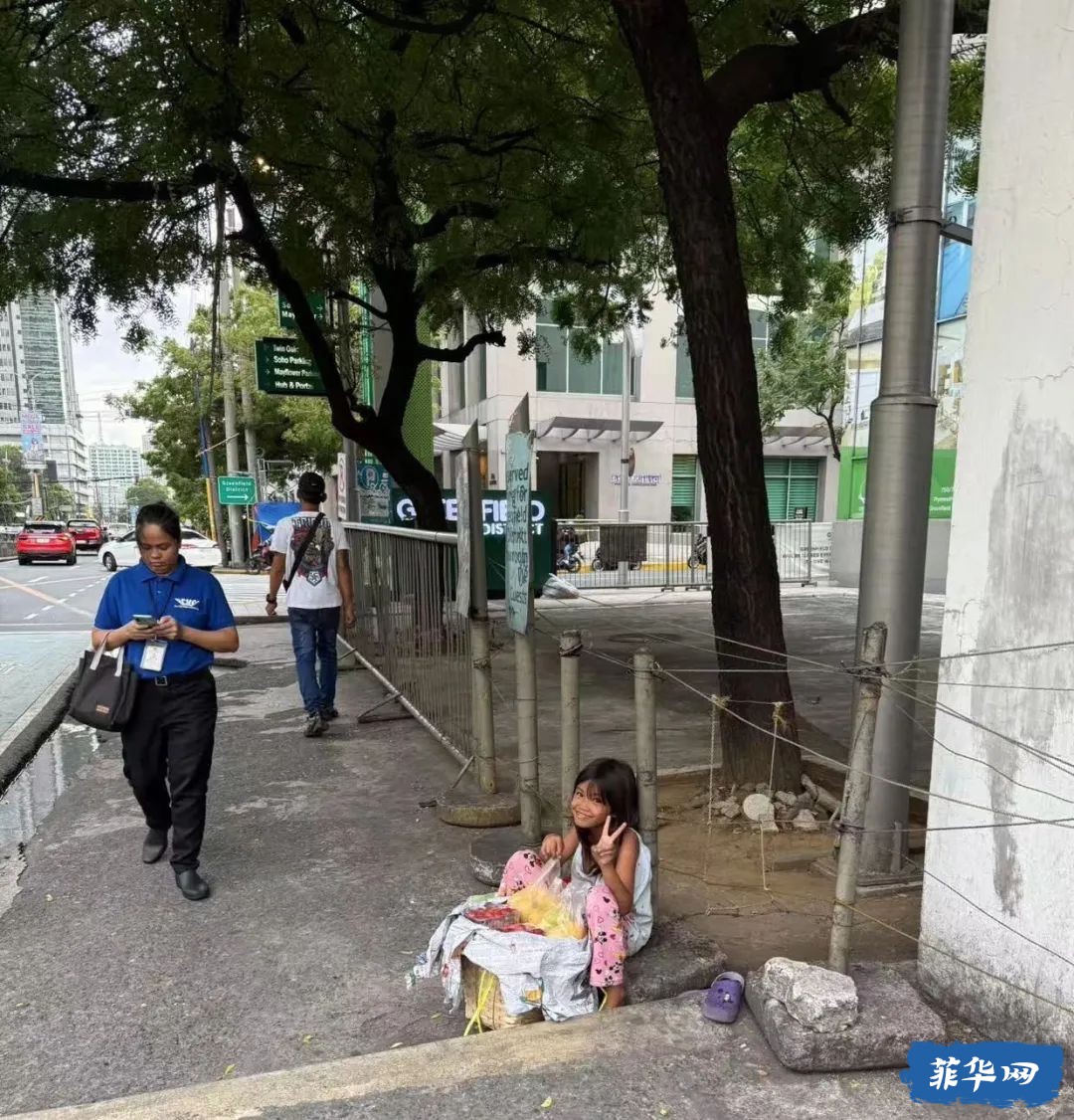 过尽千帆皆不是，曾是他乡同路人——马尼拉街头的芒果姑娘w12.jpg