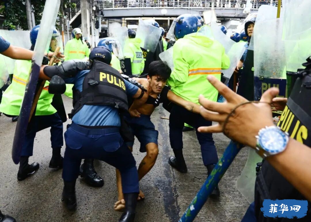 马尼拉反腐抗议中1身亡、48送医、216被捕w10.jpg