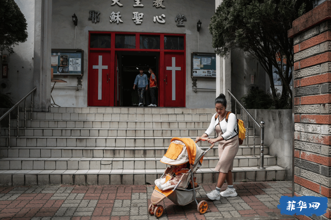 为了更好的生活她不得不离开年仅7个月的女儿——一位菲律宾移民母亲在中国台湾的奋斗w8.jpg